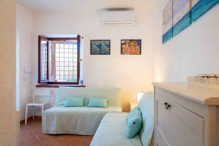 Room 9 of 12