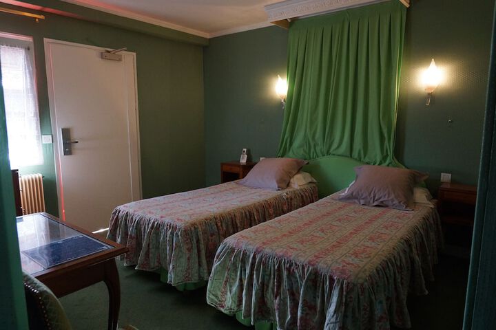Room 19 of 38