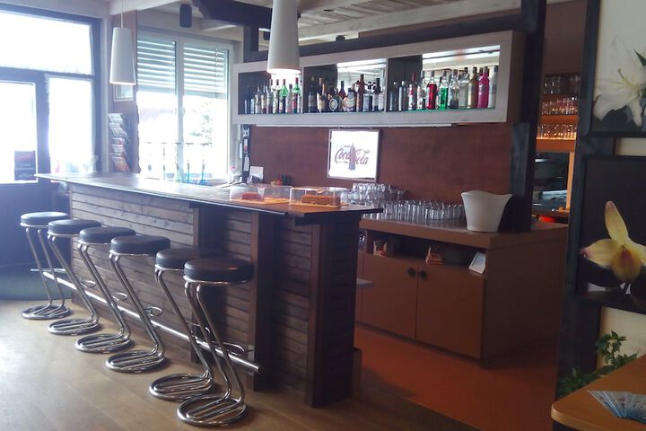 Lounge 18 of 22