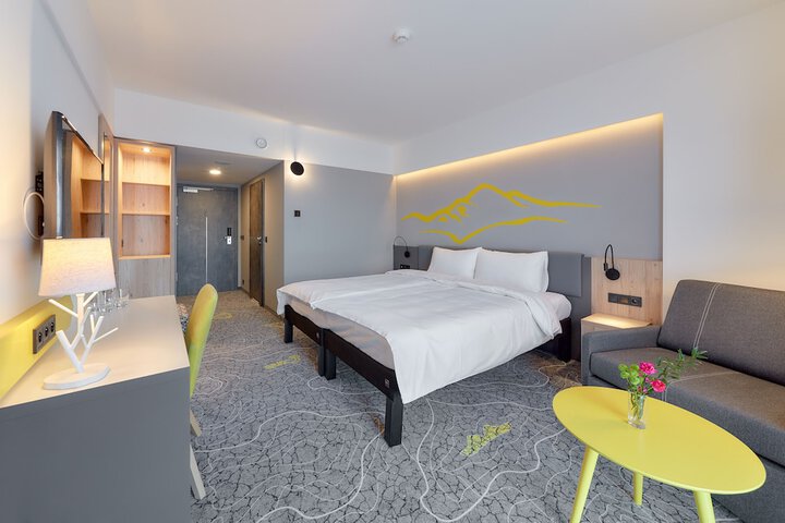 Room 10 of 73