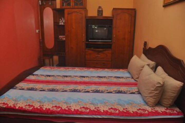 Room 13 of 18