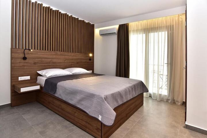 Room 4 of 34