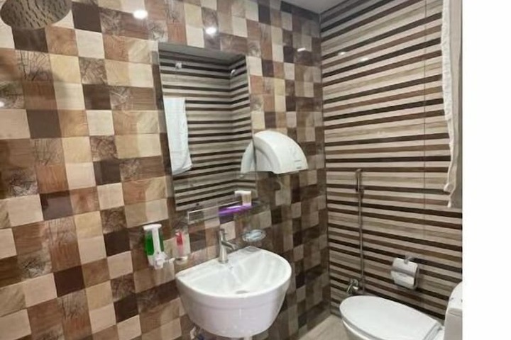 Room 13 of 20