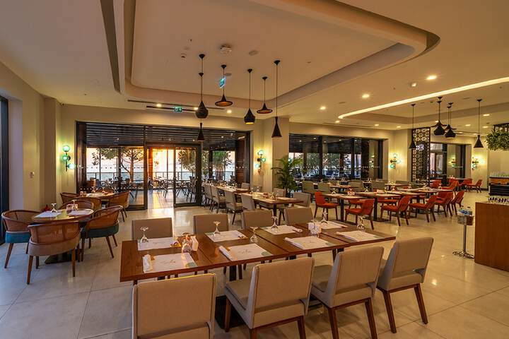 Dining 52 of 75