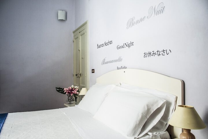 Room 4 of 9