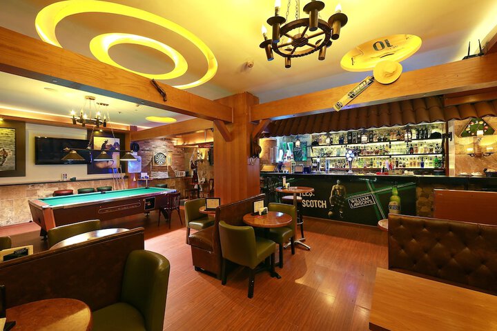 Lounge 40 of 51