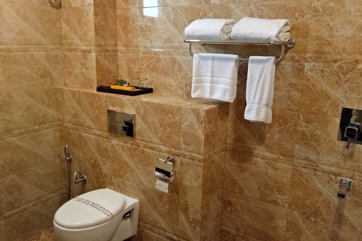 Room 32 of 67