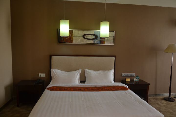 Room 11 of 48