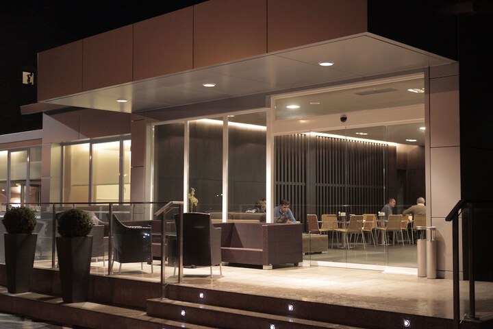 Lounge 42 of 65