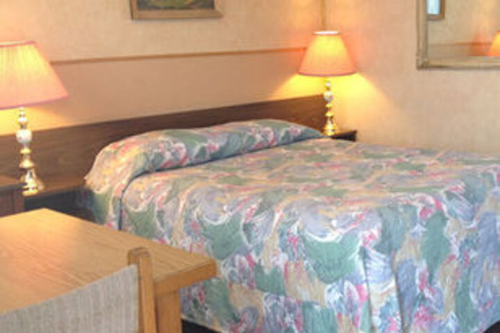 Wanakena Motel