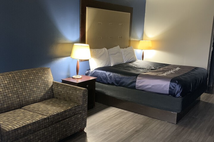 Classic King Bed (11 of 25)