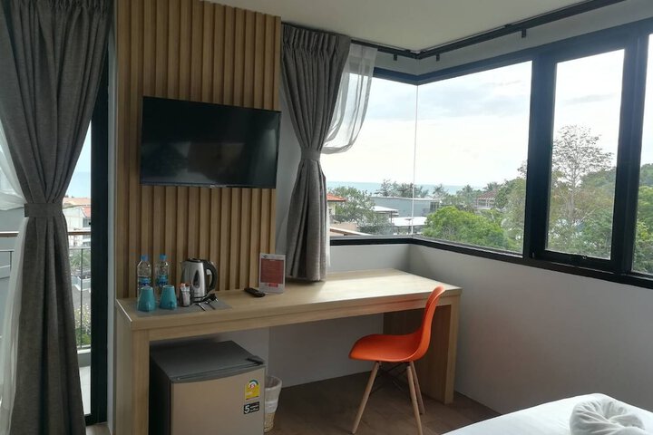 Room 32 of 102