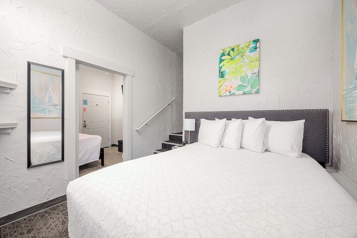 Room 8 of 16