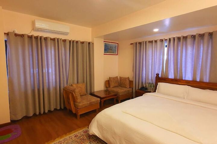 Room 7 of 11