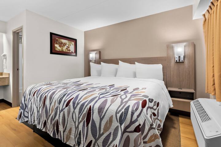 Room 9 of 35