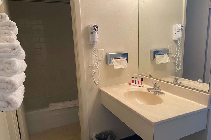 Room 14 of 15