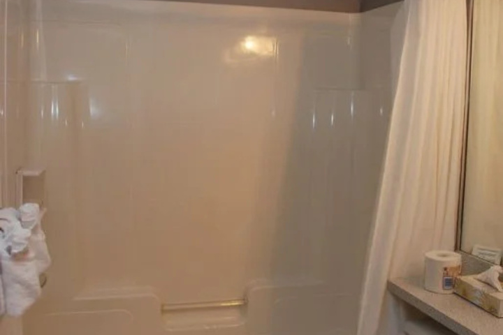 Room 4 of 4