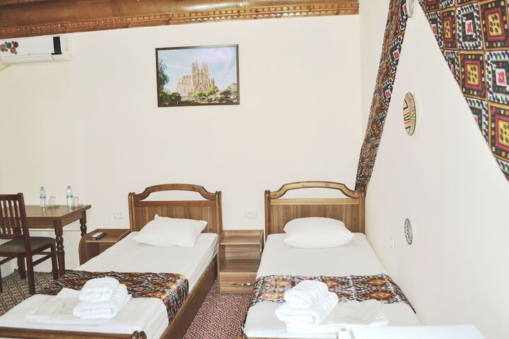 Room 5 of 11