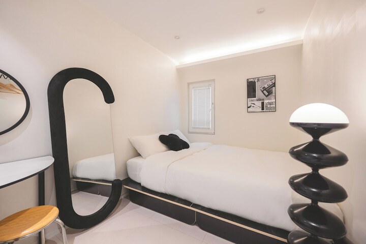 Room 50 of 117