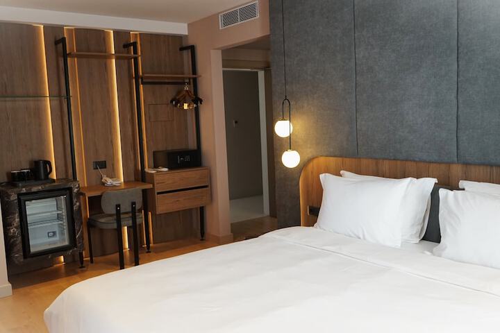 Room 5 of 41