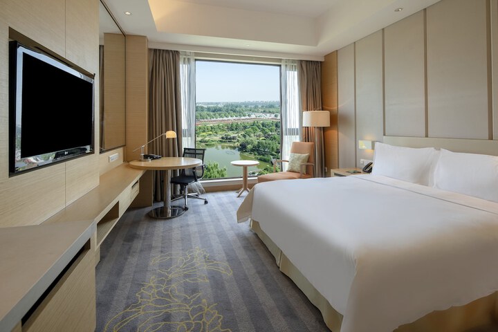 Room 26 of 89