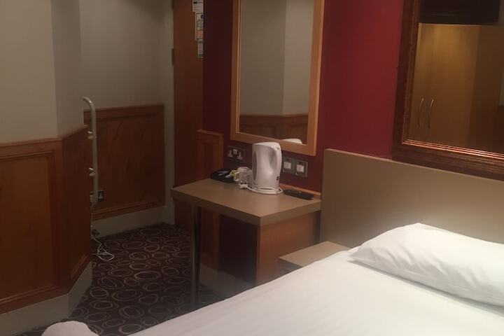 Room 46 of 71