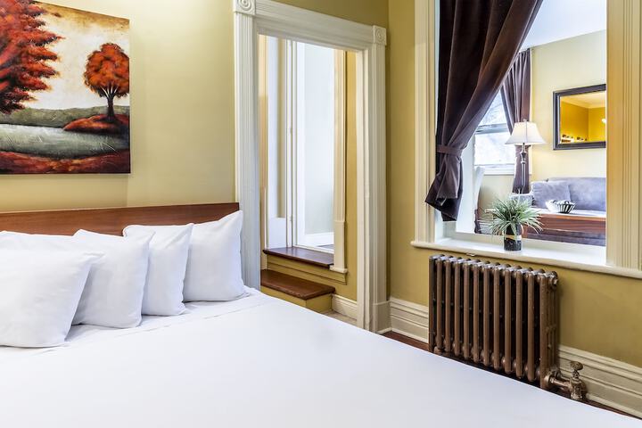 Room 10 of 19