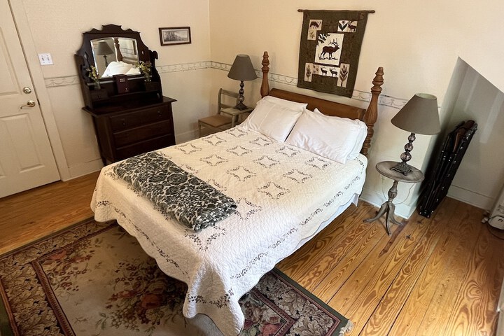 Room 9 of 42