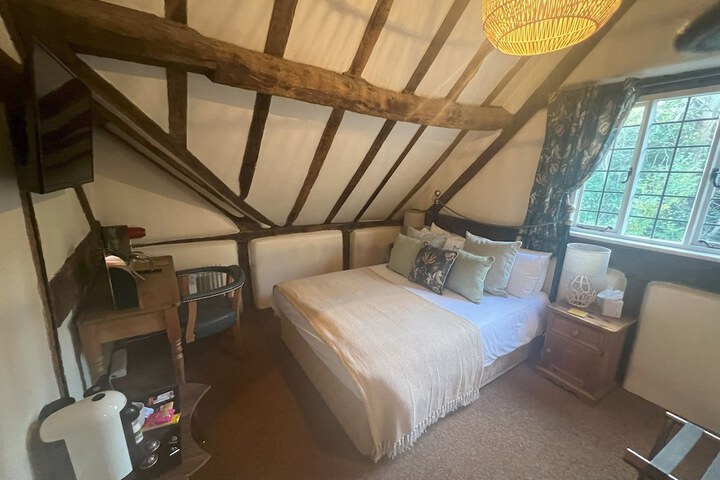 Room 16 of 90
