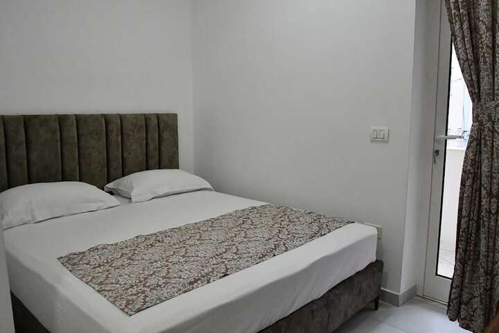Room 4 of 65