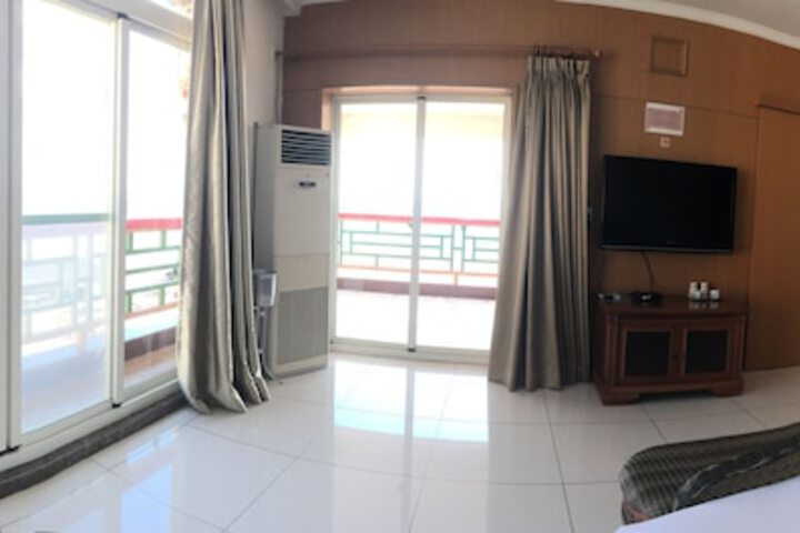 Room 4 of 22