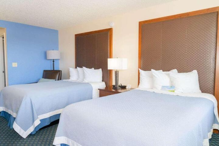 1 King Bed (4 of 10)