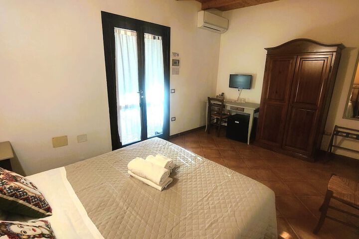 Room 50 of 98