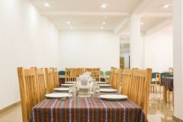 Dining 8 of 11