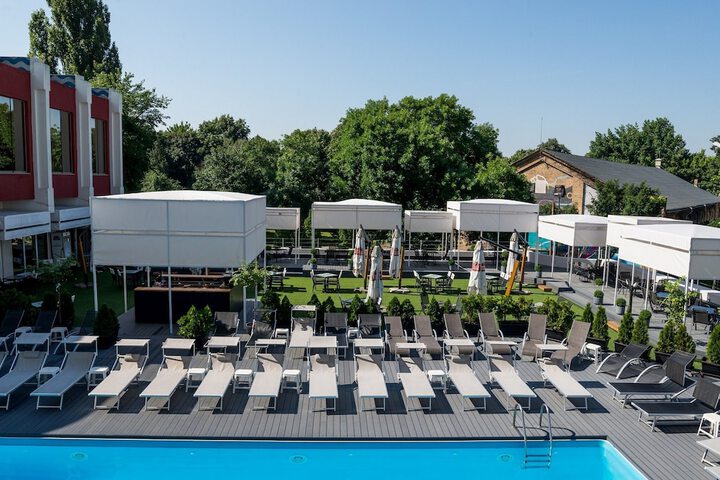 Hotel with Pool