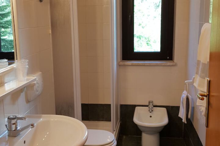 Room 12 of 28