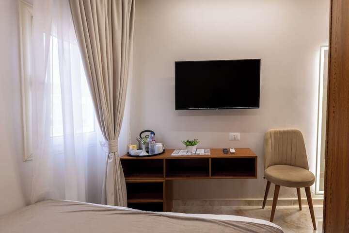 Room 37 of 74