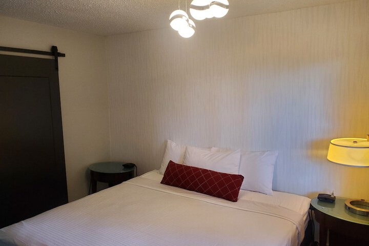 Room 12 of 33