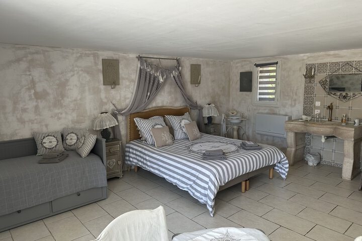 Room 6 of 44