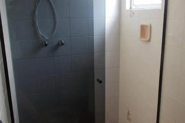Room 8 of 18