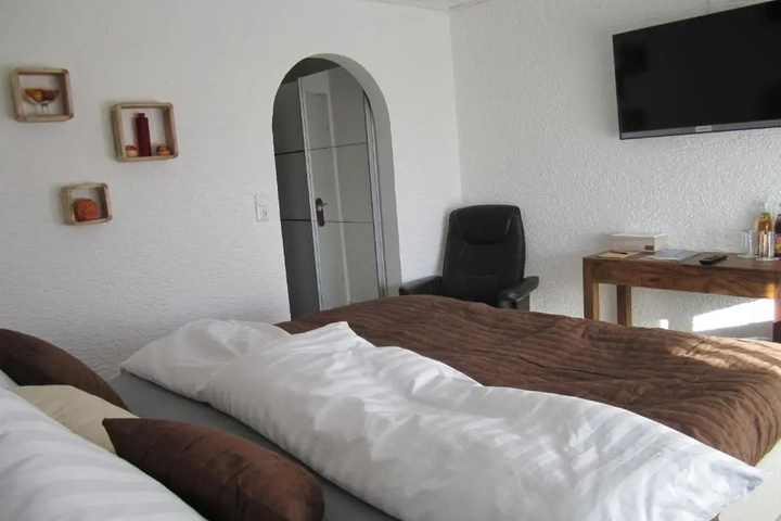 Room 3 of 11