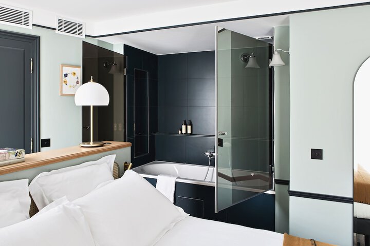 Room 9 of 37