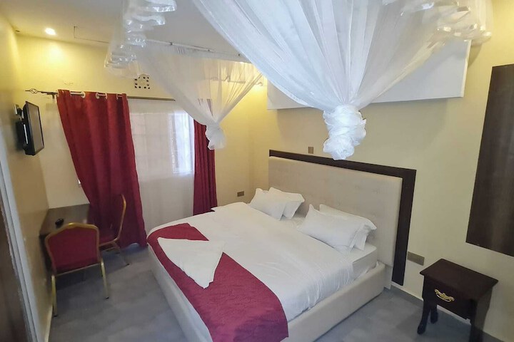 Room 9 of 51