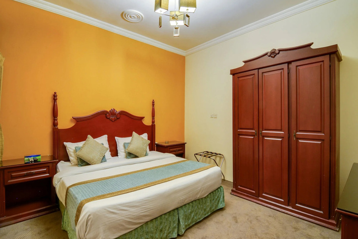Room 4 of 13