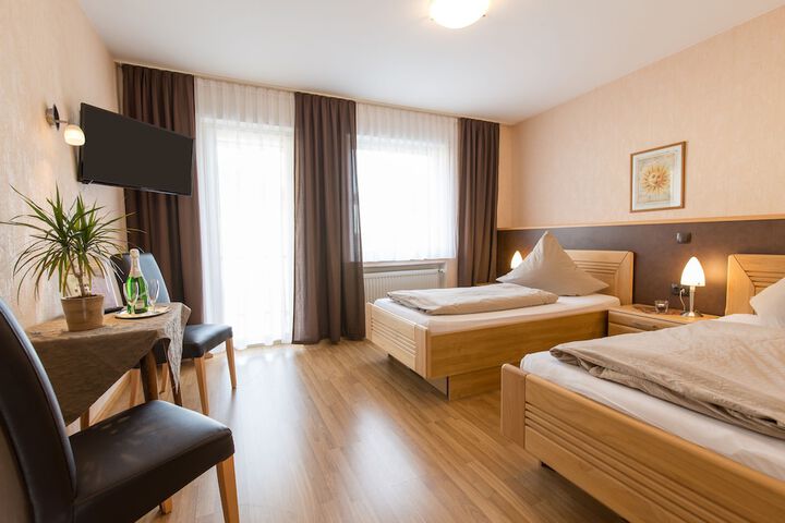 Room 3 of 41