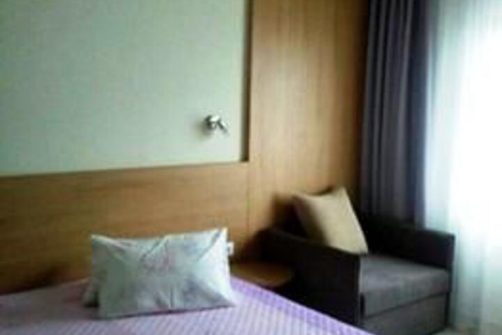 Room 11 of 17