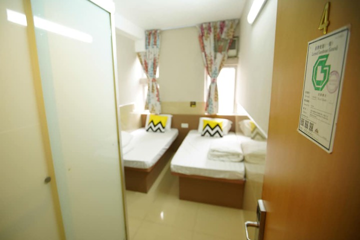Room 27 of 195