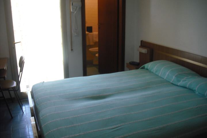 Room 4 of 46