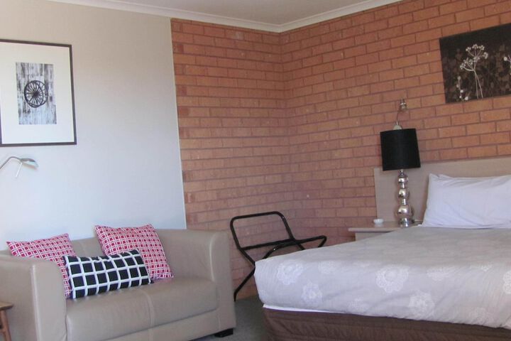 Room 4 of 95