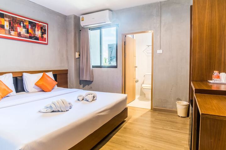 Room 9 of 30